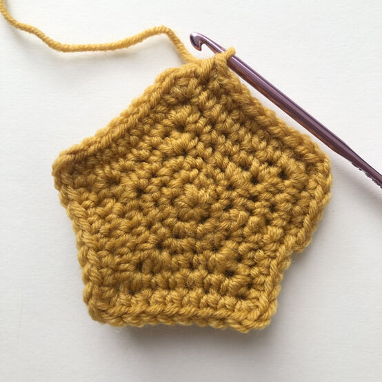 Christmas-stash-busting-ideas_Star7.jpg?sw=554&q=85