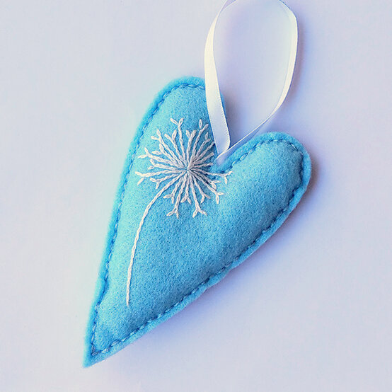 artisan-sharon-betts-weeds-and-wishes.jpg?sw=554&q=85