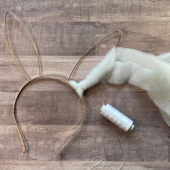 Idea_how-to-make-a-floral-bunny-headband_step3c.jpg?sw=554&q=85