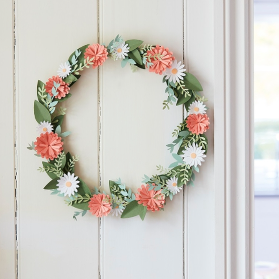 cricut-home-decor-spring-wreath.png?sw=554&q=85