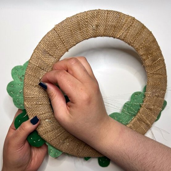 Cricut-How-to-Make-a-Shamrock-Wreath_step14b.jpg?sw=554&q=85