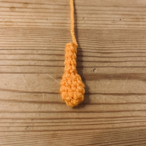 how-to-crochet-a-highland-cow_tail.jpg?sw=554&q=85