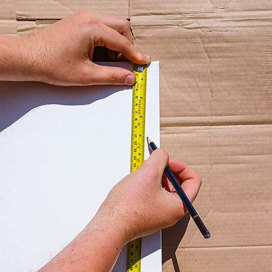 idea_gravity-drip-canvas-with-spray-paint_step1b.jpg?sw=554&q=85