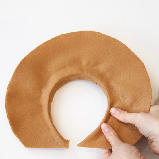 how_to_make_animals_headdresses_lion_step3-square.jpg?sw=554&q=85