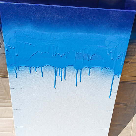 idea_gravity-drip-canvas-with-spray-paint_step3d.jpg?sw=554&q=85