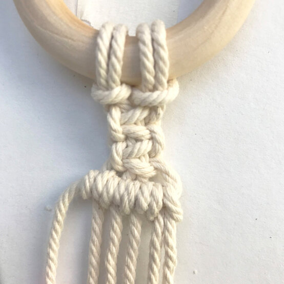 idea_macrame-medium-christmas-tree_step4.jpg?sw=554&q=85