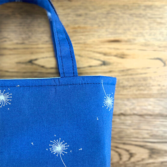 how-to-sew-a-fat-quarter-tote-bag-8.jpg?sw=554&q=85