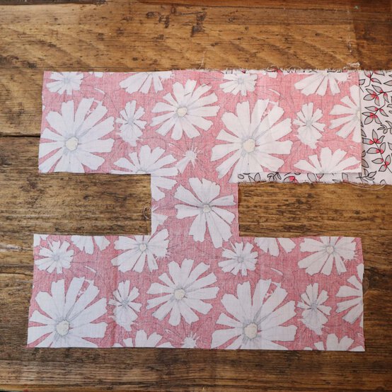 letter-cushion_step4_3.jpg?sw=554&q=85