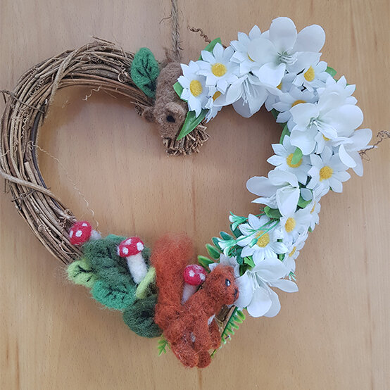 artisan-jill-williams-small-summer-wreath.jpg?sw=554&q=85