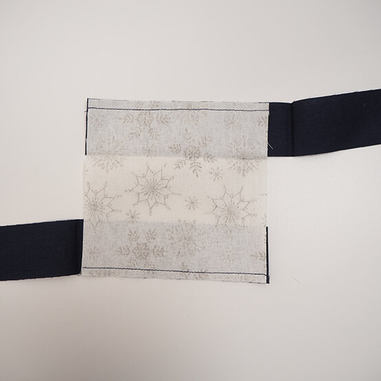 sewing-festive-quilt-2.jpg?sw=554&q=85