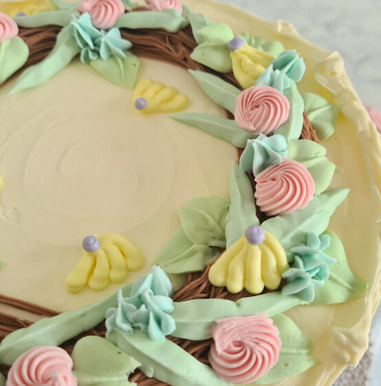 idea%5Feaster%2Dfloral%2Dwreath%2Dcake%5Fstep%2D09.jpg?sw=554&q=85