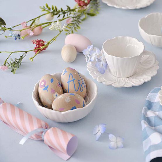 ideas%5Fdecor%2Dideas%2Dto%2Dmake%2Dthis%2Deaster%5Fwooden%2Deggs.jpg?sw=554&q=85