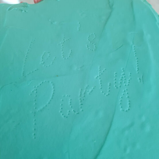 idea%5Fretro%2Dbuttercream%2Dcake%5Fstep%2D15.jpg?sw=554&q=85