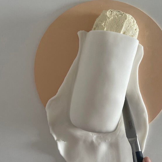 idea_how-to-decorate-a-rocket-cake_step9c.jpg?sw=554&q=85