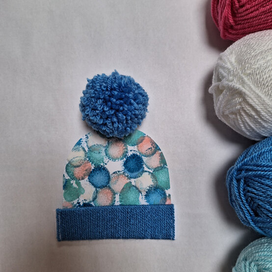 idea_paper-winter-bobble-hat_step7.jpg?sw=554&q=85