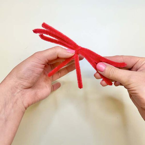 ideas%5Fhow%2Dto%2Dmake%2Dpipe%2Dcleaner%2Dand%2Dfelt%2Dflowers%5Ftulip%5F2.jpg?sw=554&q=85