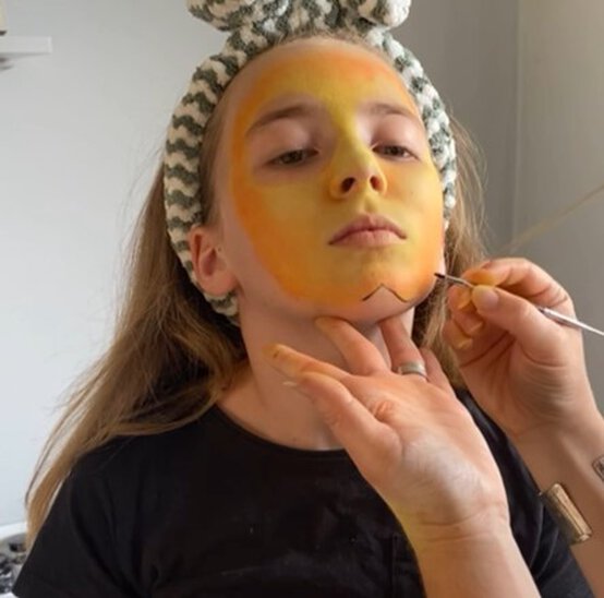 halloweenpumpkin_step3.jpg?sw=554&q=85