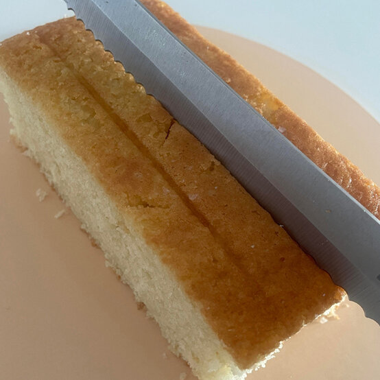 idea_how-to-decorate-a-rocket-cake_step3a.jpg?sw=554&q=85