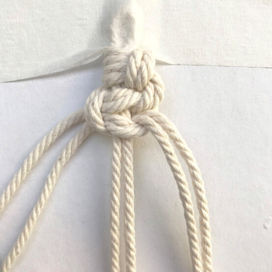 idea_macrame-mini-christmas-tree_step4.jpg?sw=554&q=85