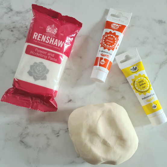 idea_how-to-make-a-coronation-cake_step13a.jpg?sw=554&q=85