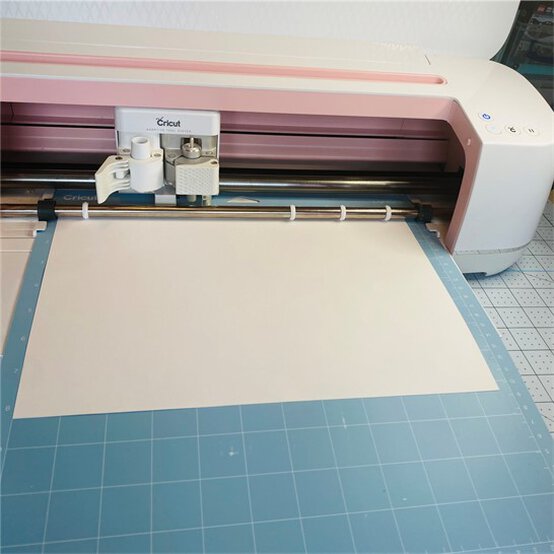 drawn-cricut-card-img-20.jpg?sw=554&q=85