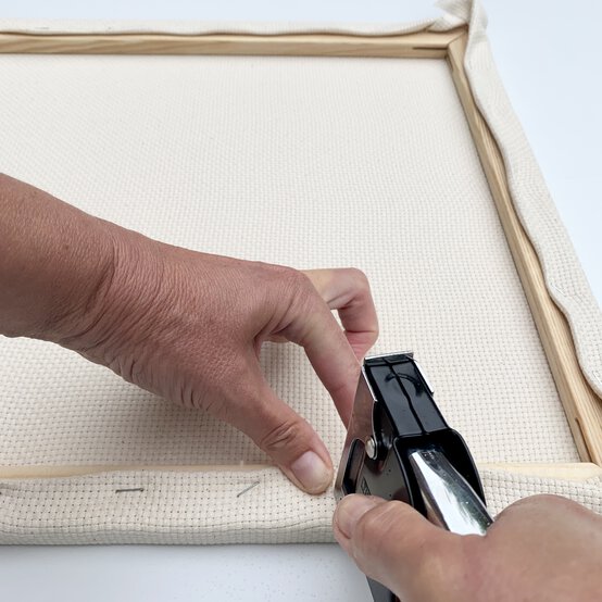 how-to-prepare-a-punch-needle-frame-step_11_finishing_staples.jpg?sw=554&q=85