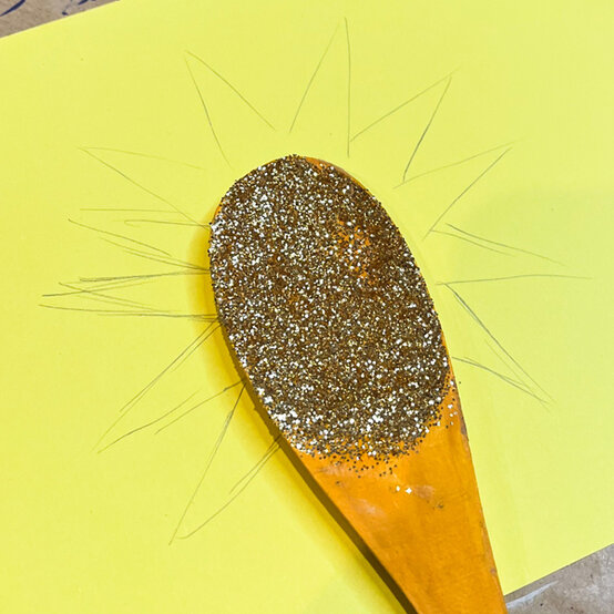 idea_how-to-make-story-spoons-sun_step3.jpg?sw=554&q=85