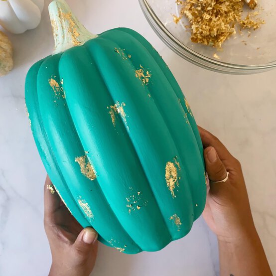 sophisticated-halloween-2020_step-8_2.jpg?sw=554&q=85