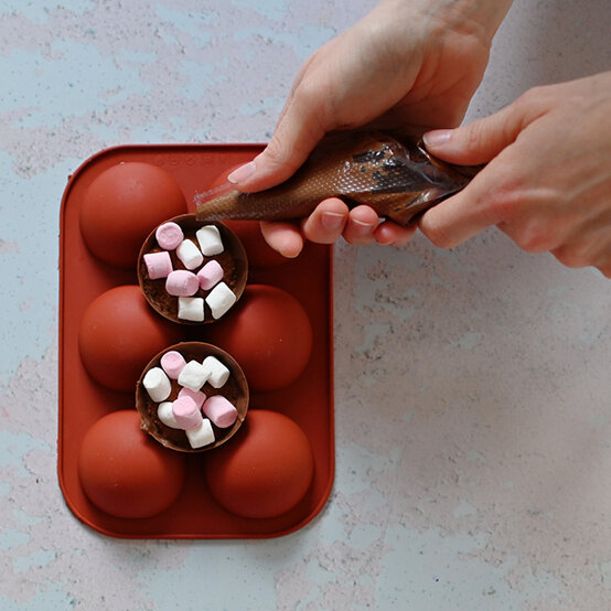 how_to_make_hot_chocolate_bombs8.jpg?sw=554&q=85