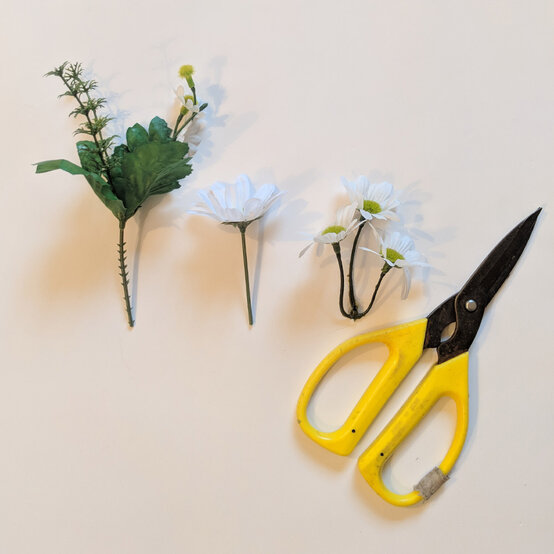 easter_floral_succulent_wreath_12.jpg?sw=554&q=85