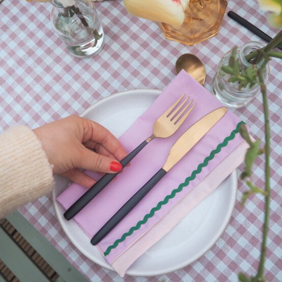 50-sewing-projects_garden-party-napkin.jpg?sw=554&q=85