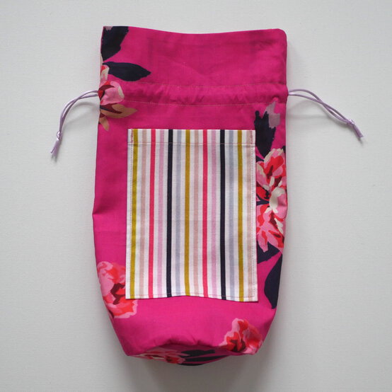 how_to_make_a_bottle_gift_bag_step-23.jpg?sw=554&q=85