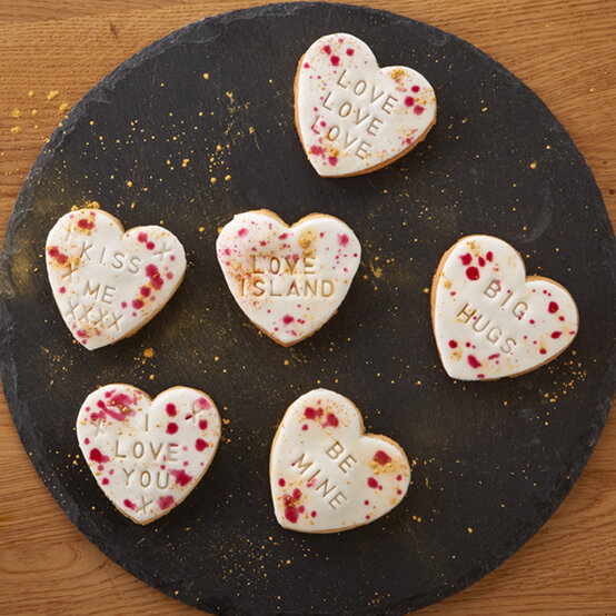 idea_valentines-day-baking-projects_loveheart.jpg?sw=554&q=85