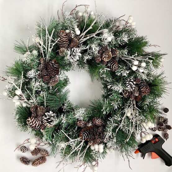 img_christmasfrostedwreathstep11.jpg?sw=554&q=85