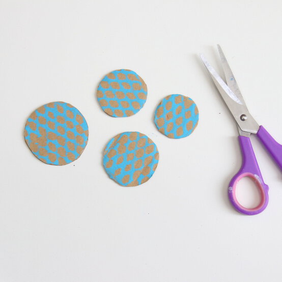 recycled_jewellery_step_3a.jpg?sw=554&q=85