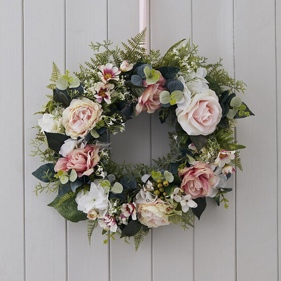 idea_personalised-wedding-decorations_wreath.jpg?sw=554&q=85