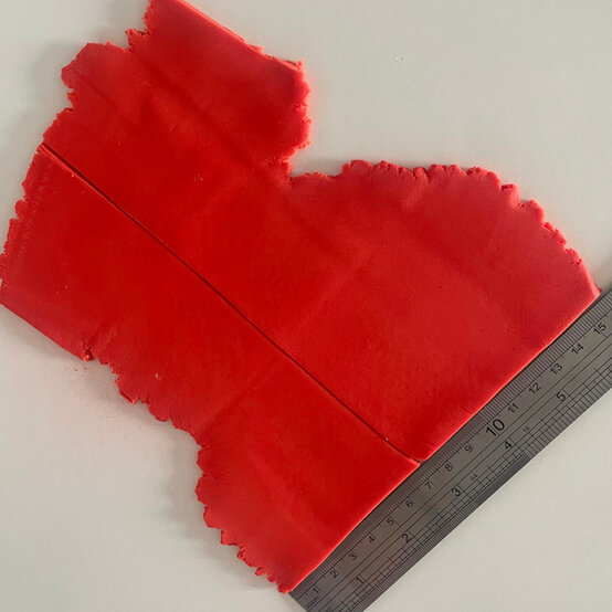 idea_how-to-decorate-a-rocket-cake_step13b.jpg?sw=554&q=85