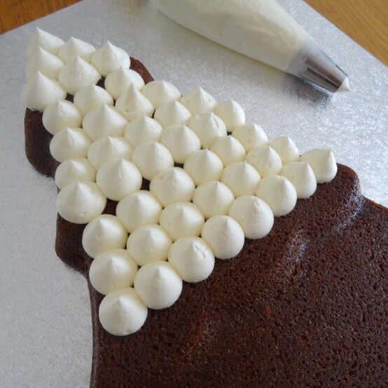 Idea_how-to-make-a-christmas-grazing-board_step3b.jpg?sw=554&q=85