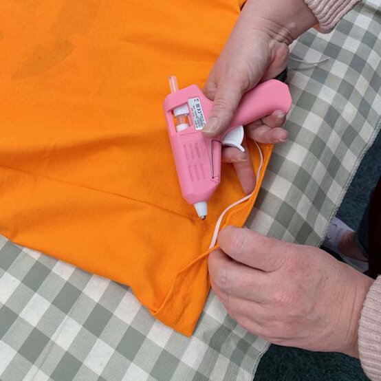 ideas%5Feasy%2Dhalloween%2Dcostumes%2Dfor%2Dkids%5Fpumpkin%2Dstep%2D4a.jpg?sw=554&q=85