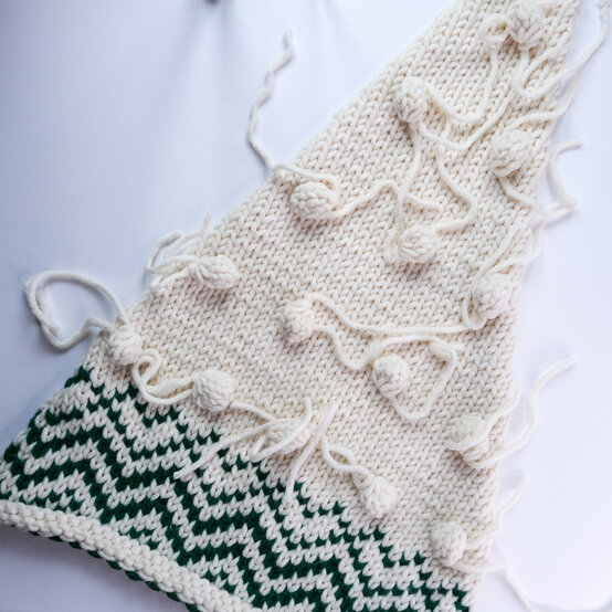 Idea_How-to-knit-a-Christmas-tree-cushion_image-2.jpg?sw=554&q=85