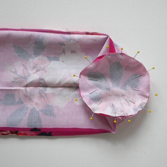 how_to_make_a_bottle_gift_bag_step-14.jpg?sw=554&q=85