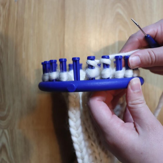 how_to_loom_knit_a_blanket_step_8.jpg?sw=554&q=85