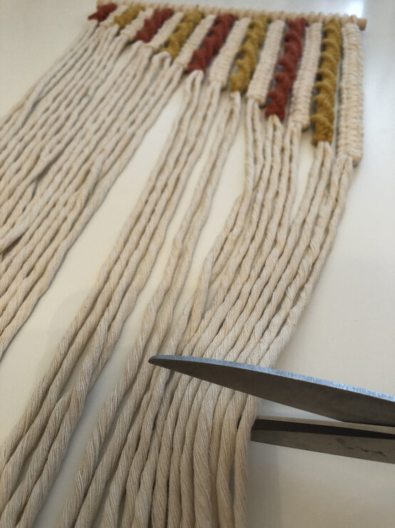 how_to_make_a_diagonal_macrame_wallhanging_step-19.jpg?sw=554&q=85