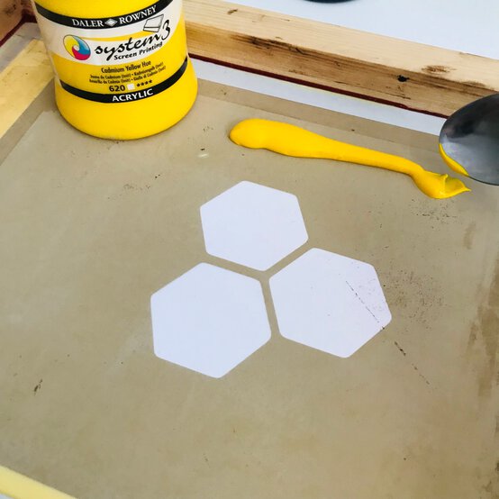 screen-printing-step-4.jpg?sw=554&q=85