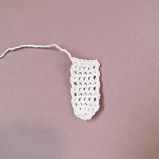 toadstool-bunting-stalk_step4.jpg?sw=554&q=85