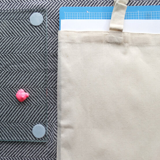 fabric-tote-bags-pink-step1.jpg?sw=554&q=85
