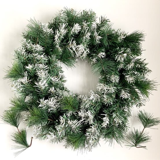 img_christmasfrostedwreathstep3.jpg?sw=554&q=85