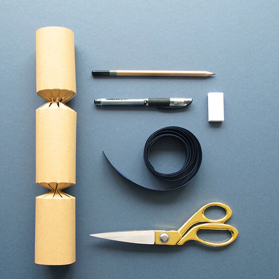 table-dec-cracker-1-a.jpg?sw=554&q=85