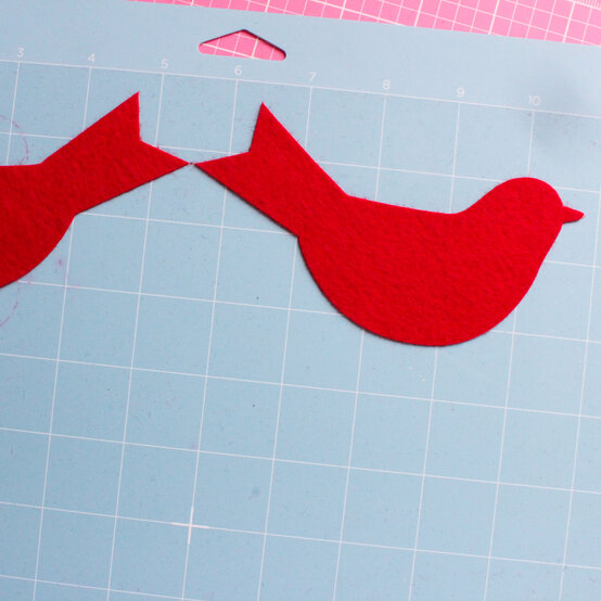 felt-christmas-decorations_felt_step2_edit.jpg?sw=554&q=85