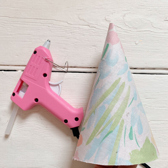 party-hat-step3.jpg?sw=554&q=85